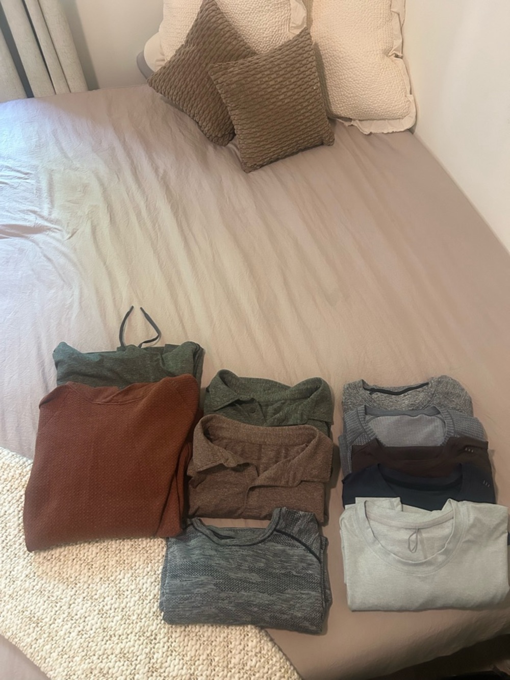 Lululemon Lot - 5 SS, 1 long sleeve, 2 collared shirts, and 2 sweatshirts
